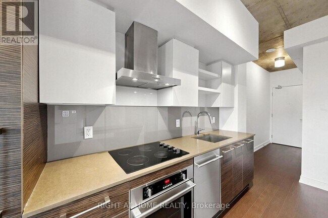 Photo du bâtiment - 1030 King St W