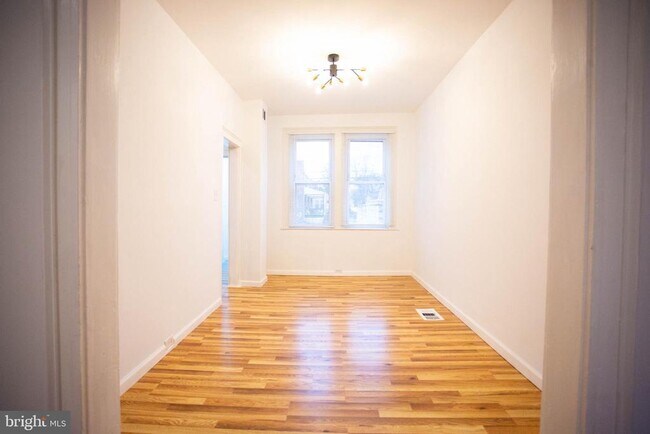 Foto del edificio - 3702 Hayward Ave