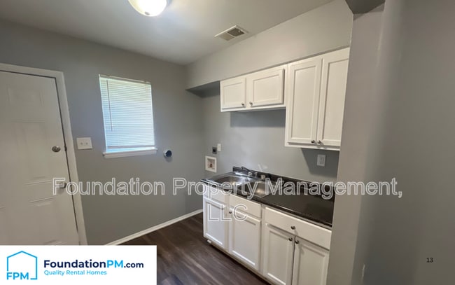Building Photo - 1058 Hudson St