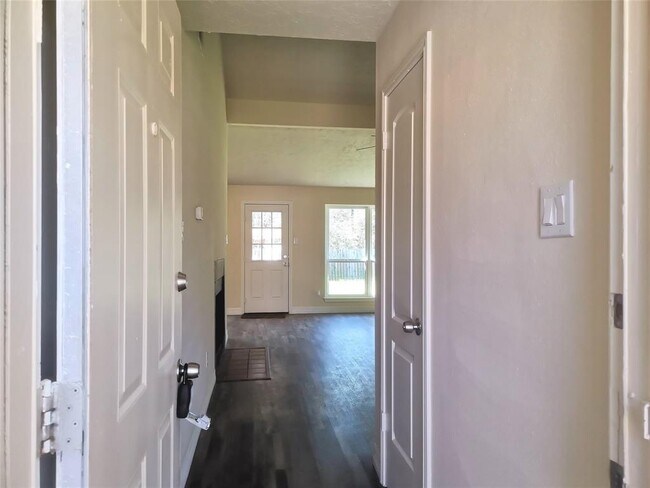 Building Photo - 2511 Blue Mist Dr