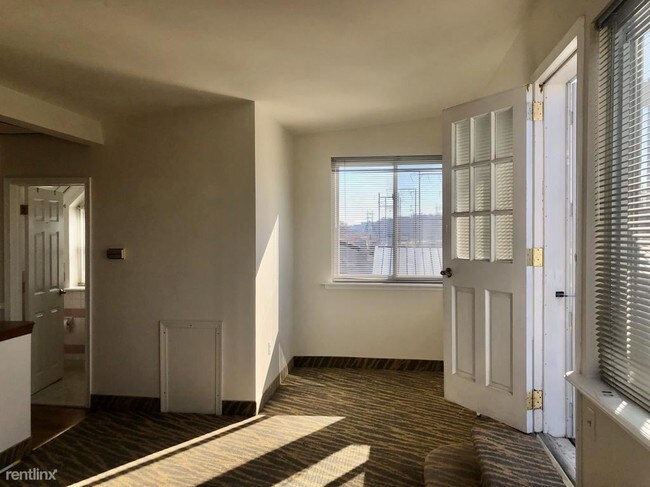 Building Photo - 4654 Umbria St