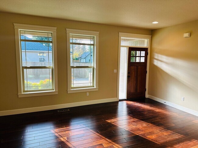 Foto del edificio - Beautiful Custom Felida Home