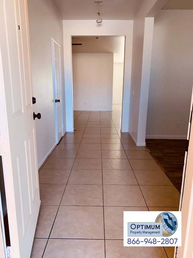 Foto del edificio - Beautiful 4 Bedroom, 2 Bathroom Single-Family Home in the Heart of Adelanto