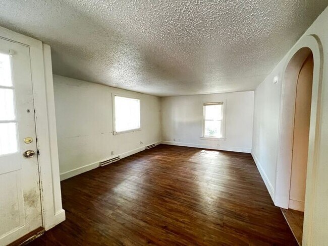 Building Photo - $1,550 | 3 Bedroom, 1 Bathroom House | No Pets | Available for July 1st, 2026 move in!