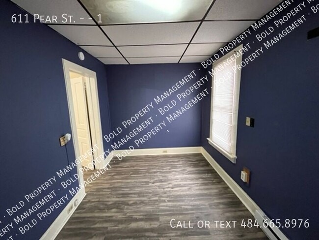 Building Photo - 611 Pear St