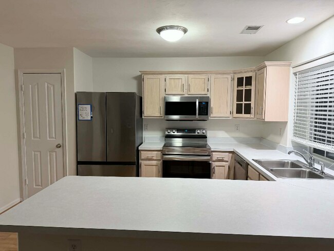 Foto del edificio - 5425 Port Royal Dr