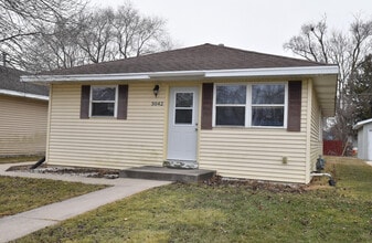 Building Photo - 3042 Hamlin Ave