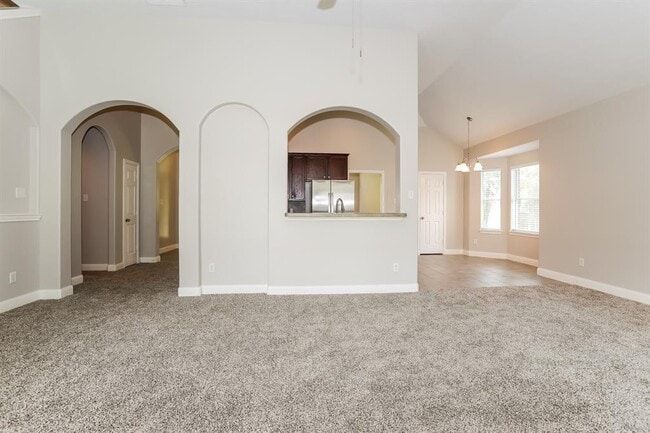 Building Photo - 13626 Summer Hill Dr