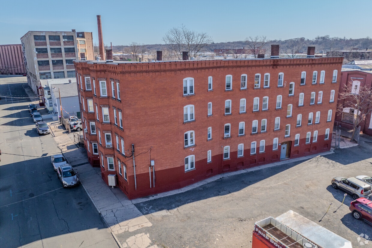Exterior - 82½ Clemente St