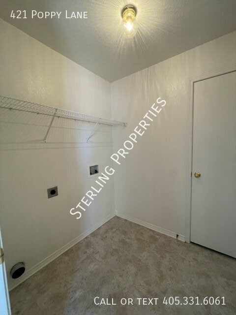 Building Photo - 421 Poppy Ln