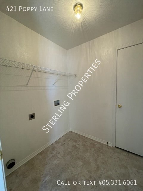 Foto del edificio - 421 Poppy Ln