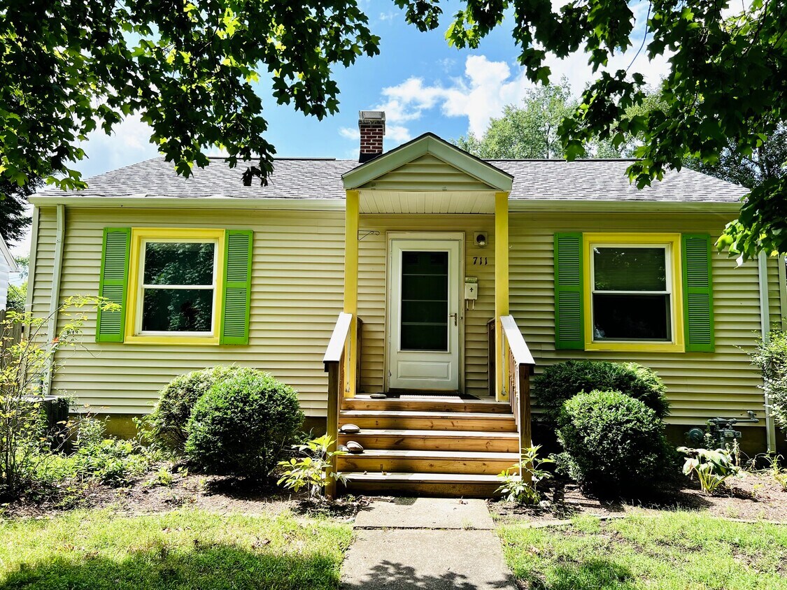 Primary Photo - 711 S Maple St