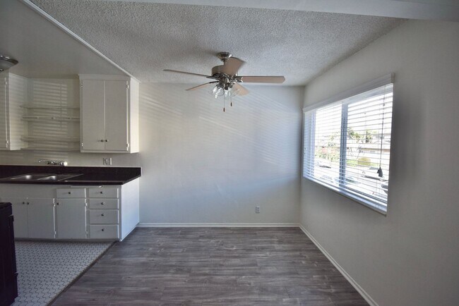 Foto del edificio - 14025 Moorpark St