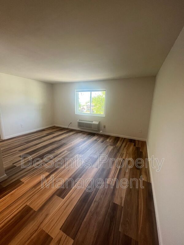 Foto del edificio - 628 Steele St