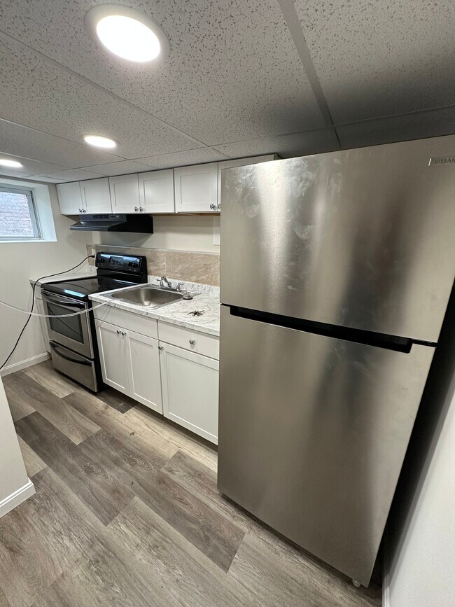 Kitchen - 4833 Belair Rd