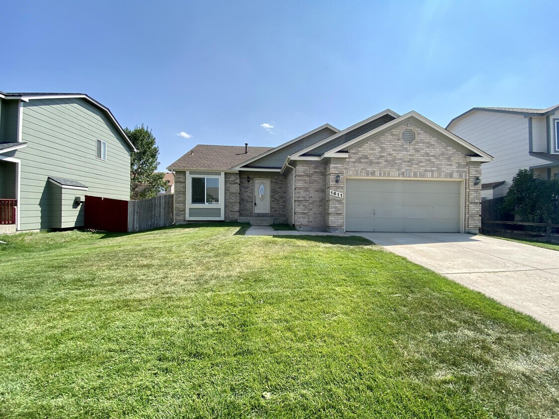 Foto principal - 1611 S Canoe Creek Dr