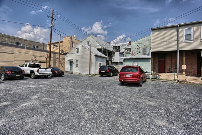 Building Photo - 124-126 N Hanover St