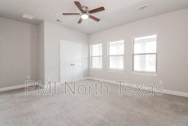 Building Photo - 4238 Shavano Dr