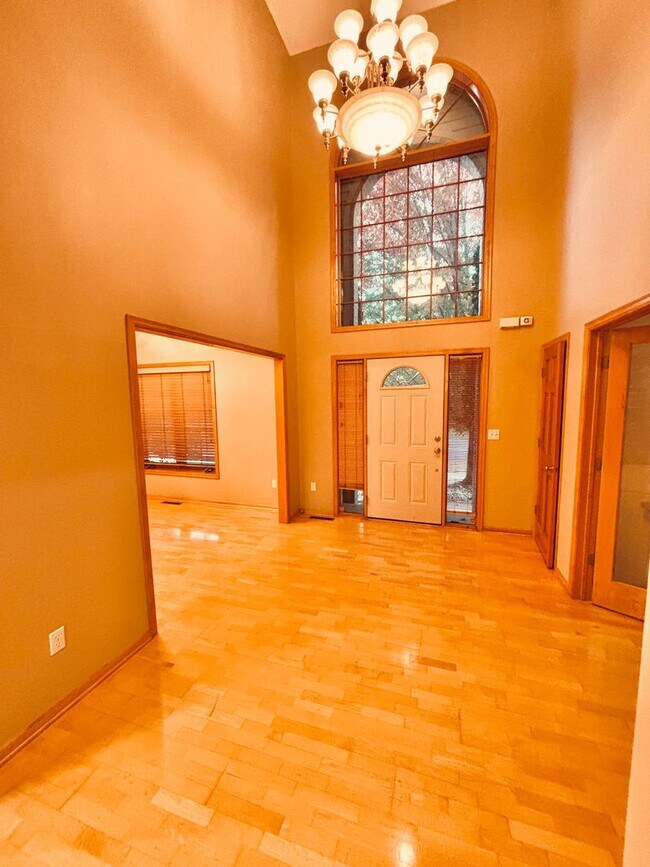 Foto del edificio - Huge 5 bed home located in Maple Grove!