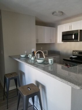 Foto principal - 9010 Tobias Ave