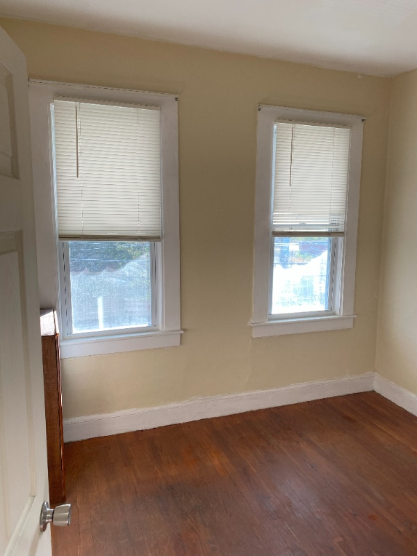 Building Photo - 605 Larch St