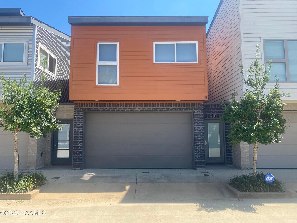 Foto principal - 311 Highland Park Ln