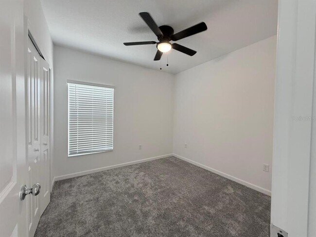 Building Photo - 5750 Gingham Dr
