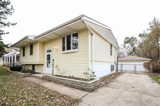 Building Photo - 654 Hickory Drive, Buffalo Grove, IL 60089