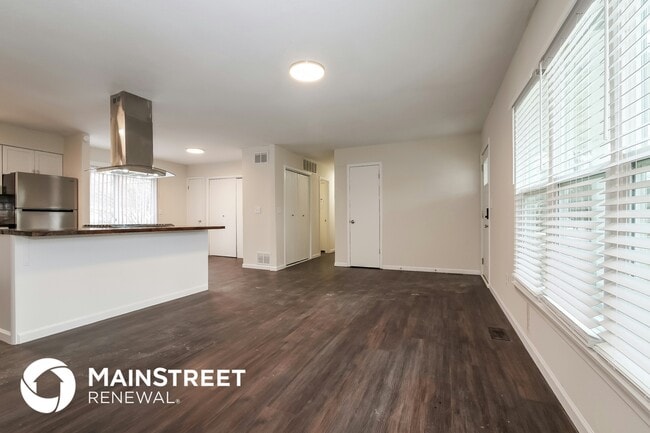 Foto del edificio - 17243 Chestnut Dr