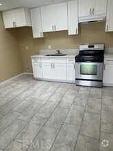 Building Photo - 1321 W 96th St