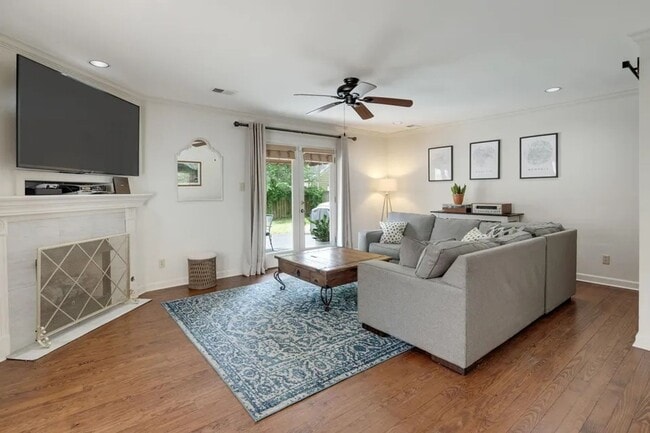 Building Photo - 3731 Oakley Ave