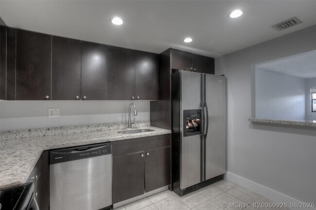 Building Photo - 303 Racquet Club Rd
