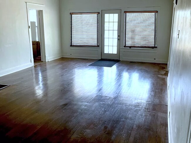 Foto del edificio - 405 W Grand Ave