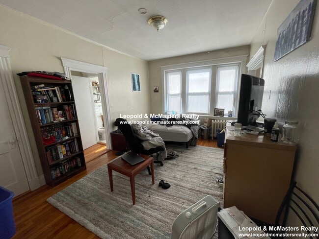 Building Photo - 225 Kelton St