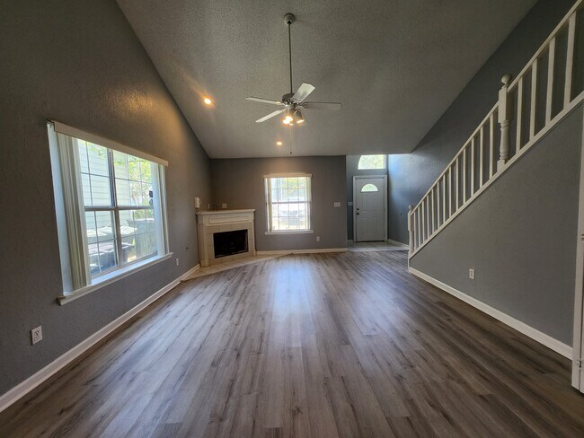 Foto del edificio - 3468 Daylily Ln
