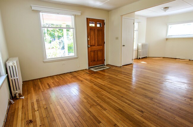 Building Photo - 224 Wood St