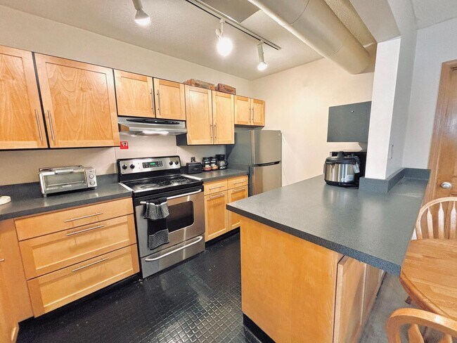 Foto del edificio - FURNISHED!! 2bed/1bath Condo Right Near Th...