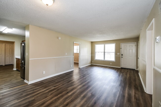 Building Photo - 1658 Louvre Dr