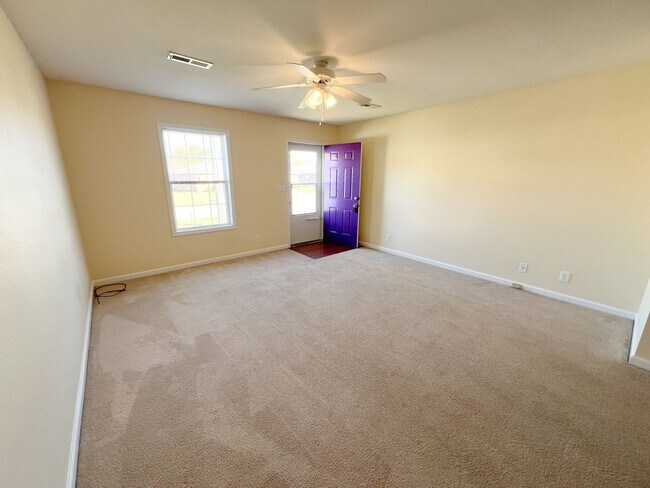 Building Photo - 528 Luxury Dr