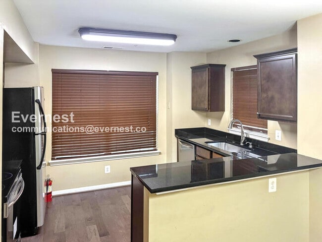 Foto del edificio - 104 Kendrick Pl