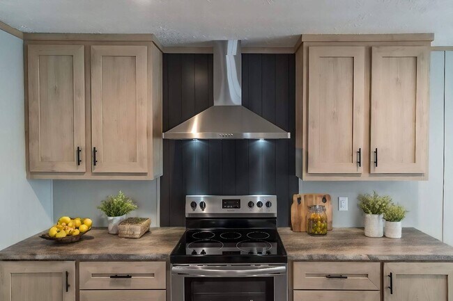 Building Photo - 1800 Oak Grove Rd E