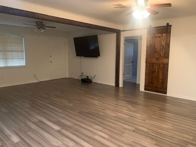 Building Photo - REMODELED SPACIOUS SOUTH BOSSIER HOME.