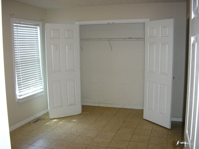 Building Photo - 1453 Park St