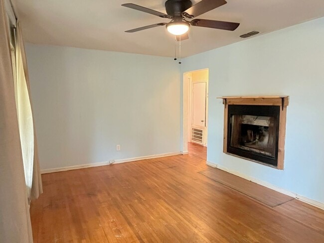 Photo - 2611 Pembrook Dr House