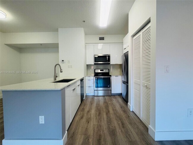 Foto del edificio - 7300 NW 114th Ave