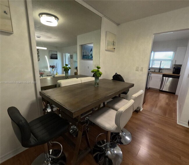 Foto del edificio - 1943 Monroe St