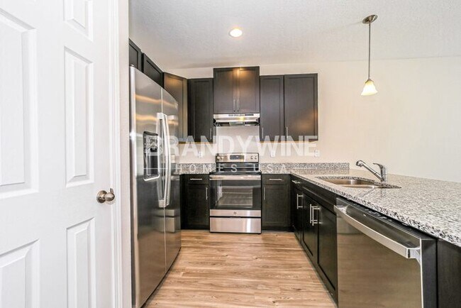 Building Photo - 536 Narnia Ct