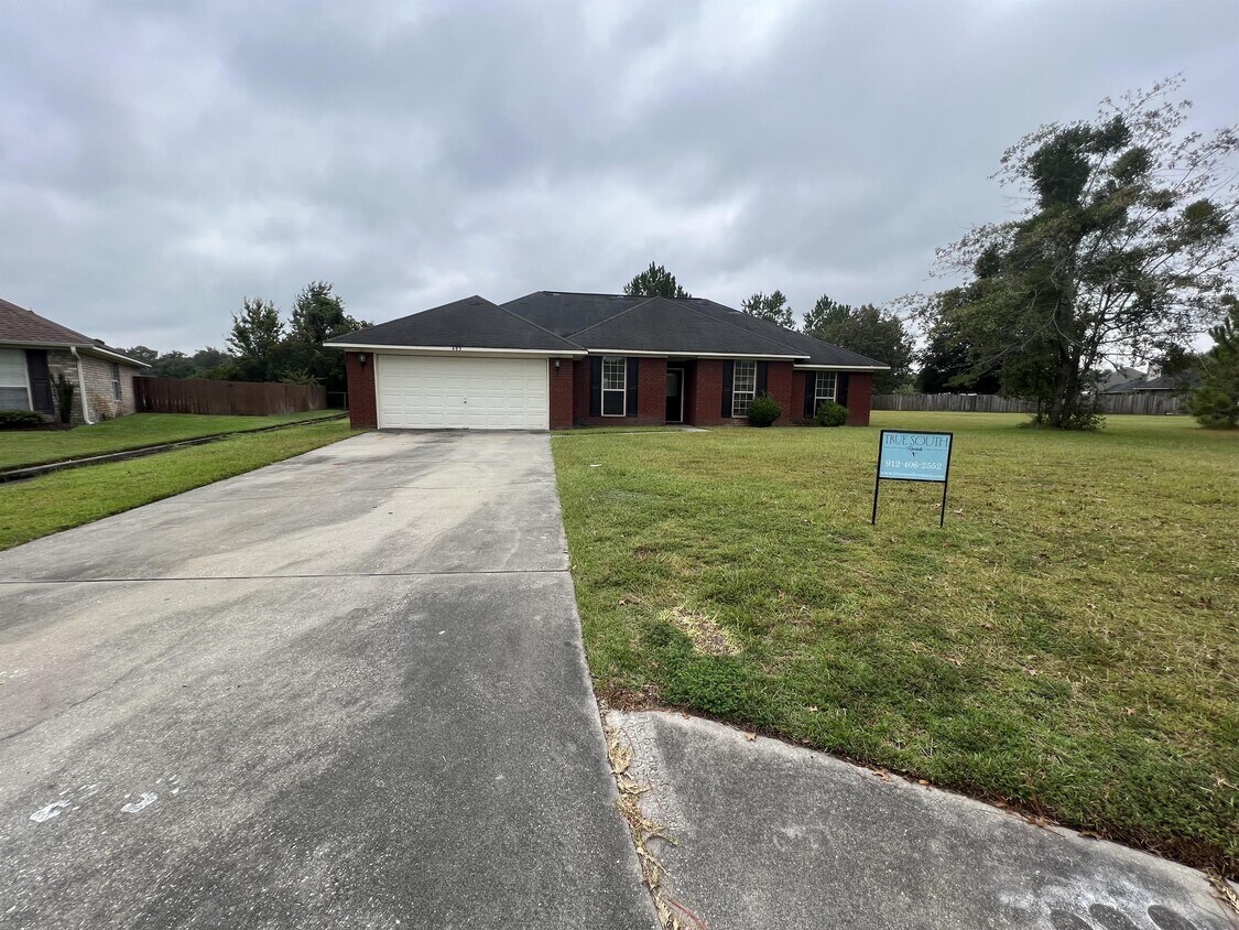 Primary Photo - 403 Clairemore Cir