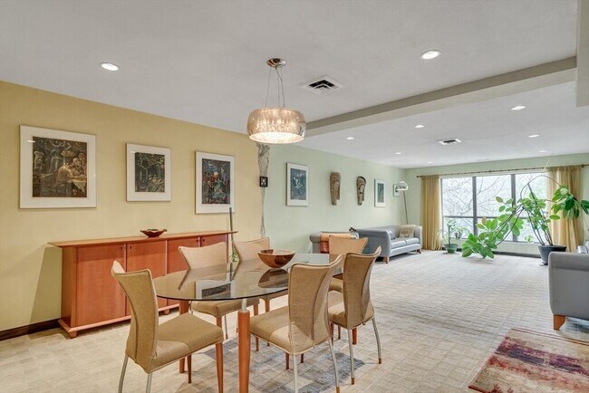 Foto del edificio - 396 Langley Rd