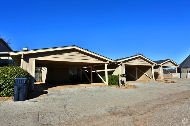 Building Photo - Cedar Springs Town Homes